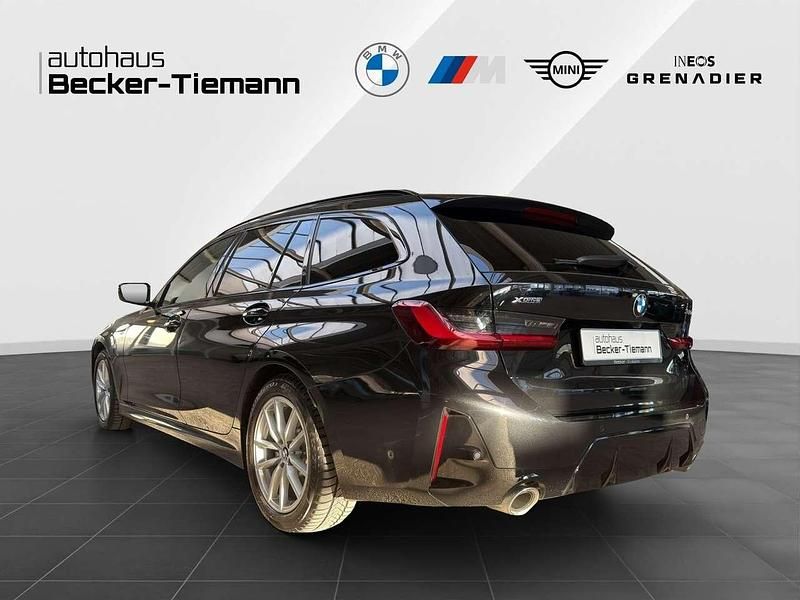 Gebraucht BMW 330 M Sport 286 PS (210 kW) 2025 Saphirschwarz Kombi