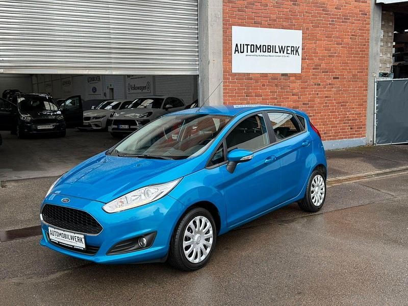 Blau Gebraucht 2016 Ford Fiesta Trend Kleinwagen | 5.699 € (Fairer Preis) - Bild 1/4