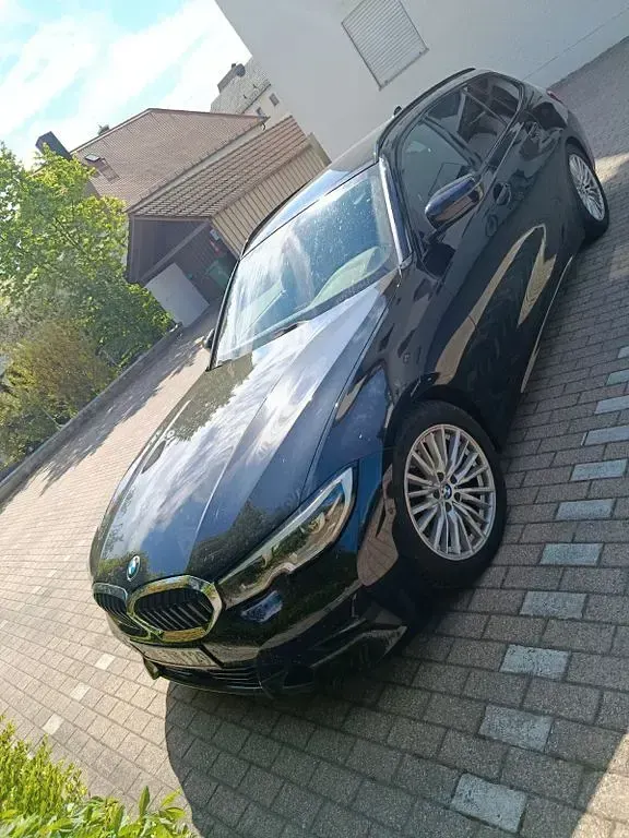 Gebraucht BMW 320 Sport Line 190 PS (139 kW) 2020 Schwarz Kombi
