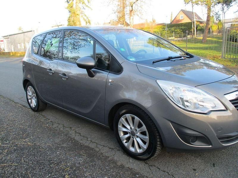 Gebraucht Opel Meriva Innovation 140 PS (102 kW) 2012 Grau Van / Kleinbus