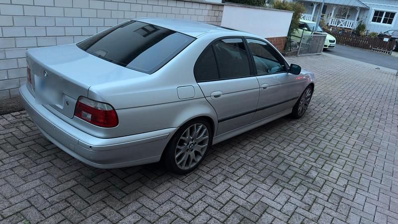 Silber Gebraucht 2002 BMW 520 M Sport Limousine | 3.090 € (Guter Preis) - Bild 1/4
