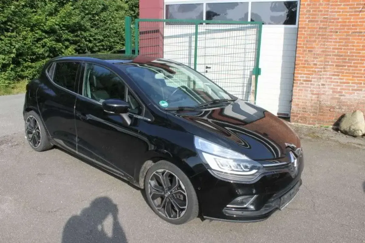 Gebraucht Renault Clio IV Bose Edition 90 PS (66 kW) 2017 Black pearl schwarz metallic Kleinwagen