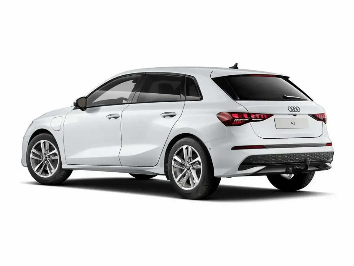 Gebraucht Audi A3 Sport 204 PS (150 kW) 2025 Weiß Limousine