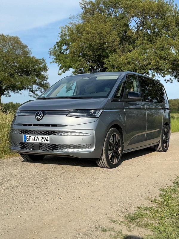 Gebraucht VW Multivan Style 150 PS (110 kW) 2024 Silber Van