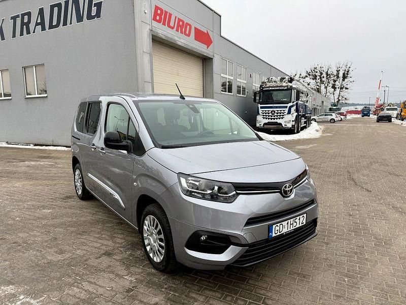 Elegantes Toyota Proace Gebraucht Bilder