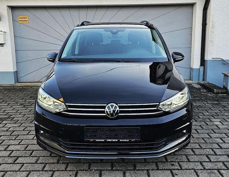Gebraucht VW Touran Comfortline 150 PS (110 kW) 2023 Schwarz Van / Kleinbus