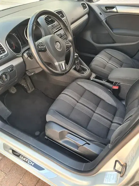 Gebraucht VW Golf VII Match 105 PS (77 kW) 2012 Silber Limousine
