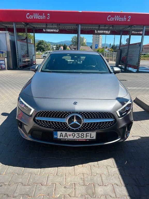 Grau Gebraucht 2021 Mercedes A250 Limousine | 29.500 € (Etwas zu teuer) - Bild 1/4
