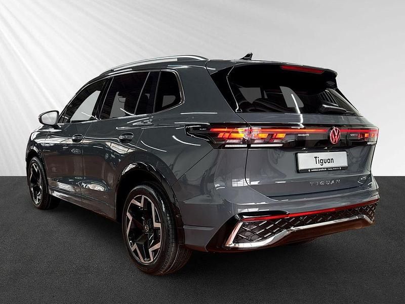 Neu VW Tiguan R-line 150 PS (110 kW) 2026 Delfingrau metallic (grau) SUV