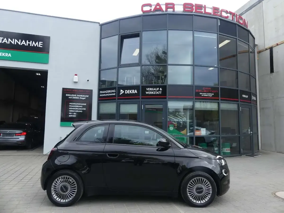 Gebraucht Fiat 500e Icon 69 kW (95 PS) 2023 Nero profondo Kleinwagen