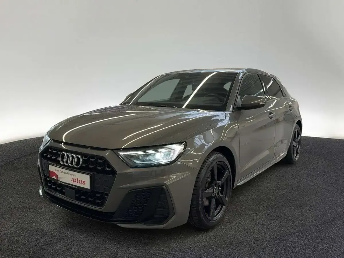 Gebraucht Audi A1 S-Line 150 PS (110 kW) 2025 Z7 chronosgrau metallic (metallic) SUV