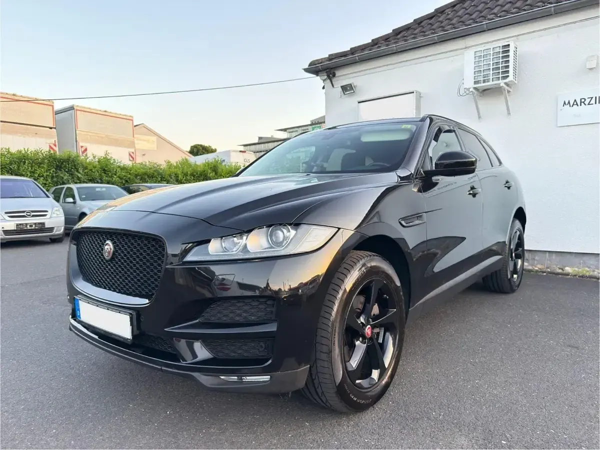 Gebraucht Jaguar F-Pace Pure 179 PS (131 kW) 2018 Schwarz SUV