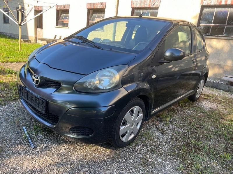 Grau Gebraucht 2009 Toyota Aygo Kleinwagen | 950 € (Superpreis) - Bild 1/4