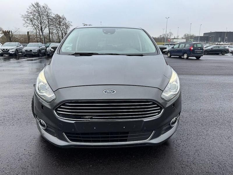 Gebraucht Ford S-MAX Titanium 190 PS (139 kW) 2019 Grau Van / Kleinbus