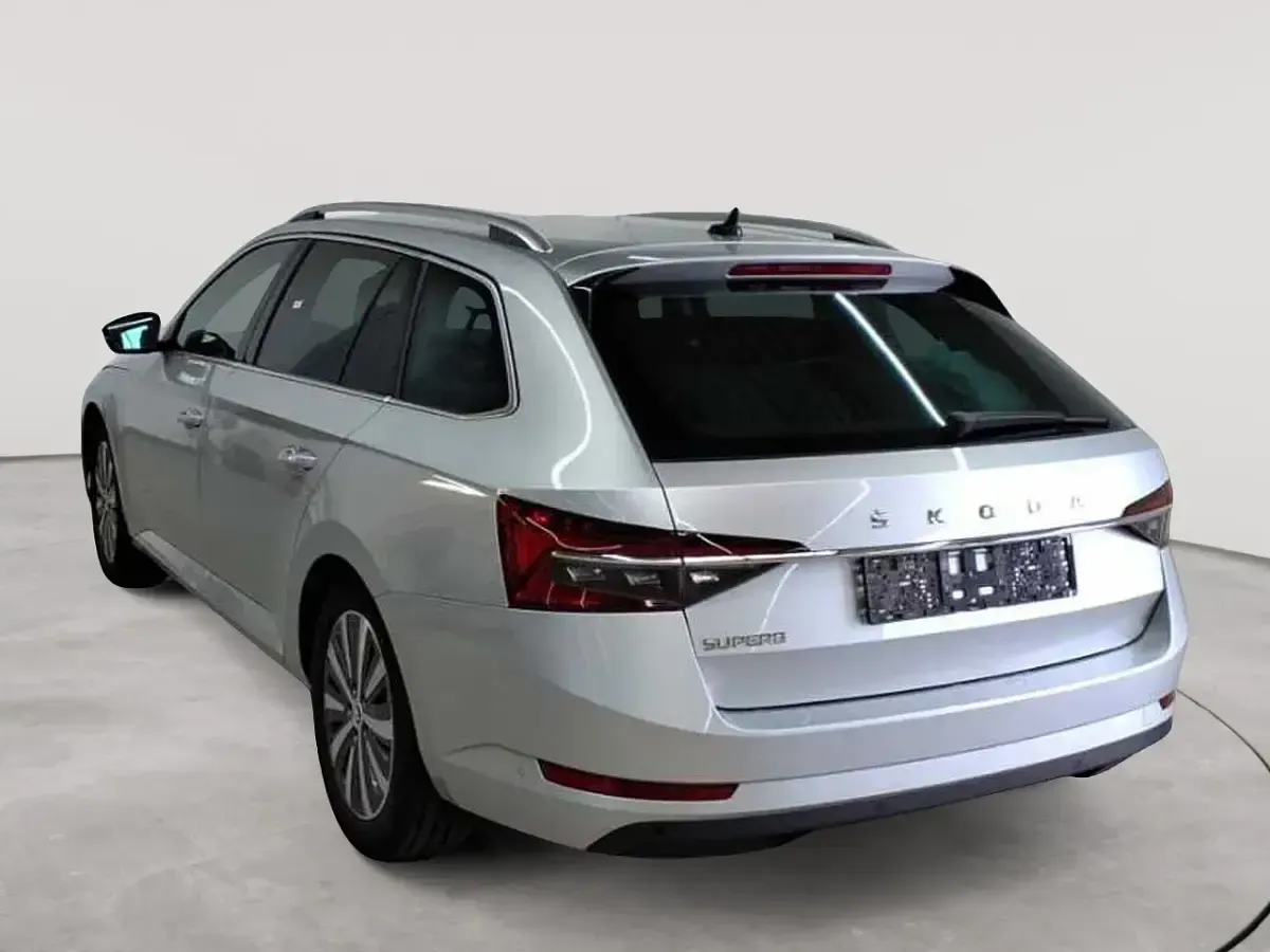 Gebraucht Skoda Superb Style 150 PS (110 kW) 2023 Brillantsilber metallic Kombi