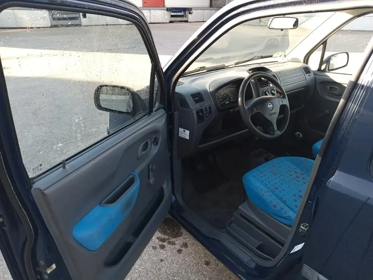Second-hand Opel Agila 58 CP (42 kW) 2002 Albastru Monovolum