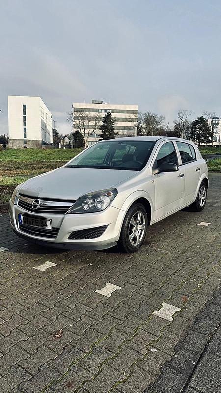 Silber Gebraucht 2009 Opel Astra Kleinwagen | 2.900 € (Fairer Preis) - Bild 1/4