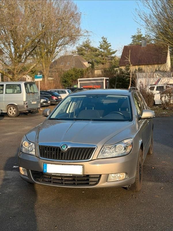Gebraucht Skoda Octavia 106 PS (77 kW) 2011 Silber Kombi