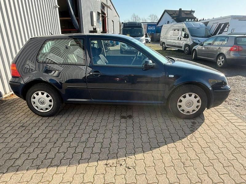 Gebraucht VW Golf IV Basis 102 PS (75 kW) 2001 Blau Limousine