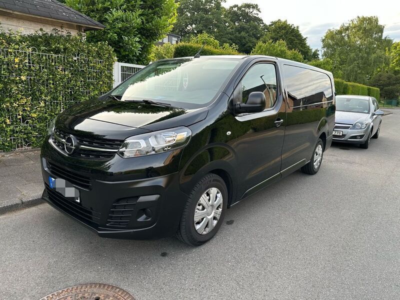 Schwarz Gebraucht 2021 Opel Vivaro Van | 15.750 € - Bild 1/4