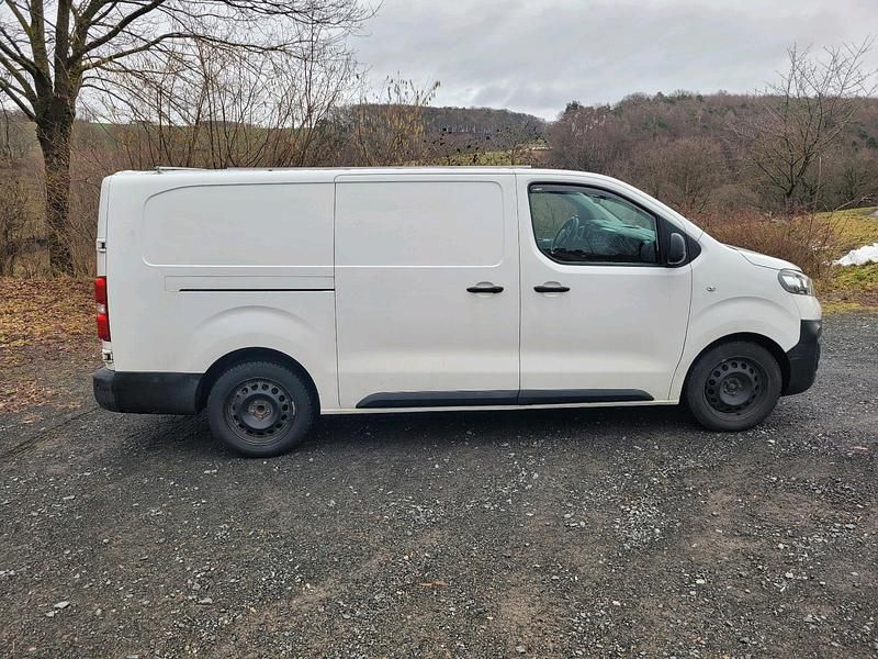 Gebraucht Opel Vivaro 150 PS (110 kW) 2021 Weiß Van / Kleinbus