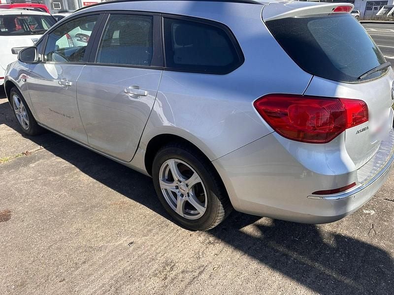 Gebraucht Opel Astra 110 PS (80 kW) 2012 Silber Kombi