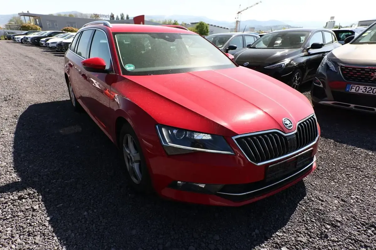 Gebraucht Skoda Superb Premium Edition 150 PS (110 kW) 2019 Velvet red metallic Kombi