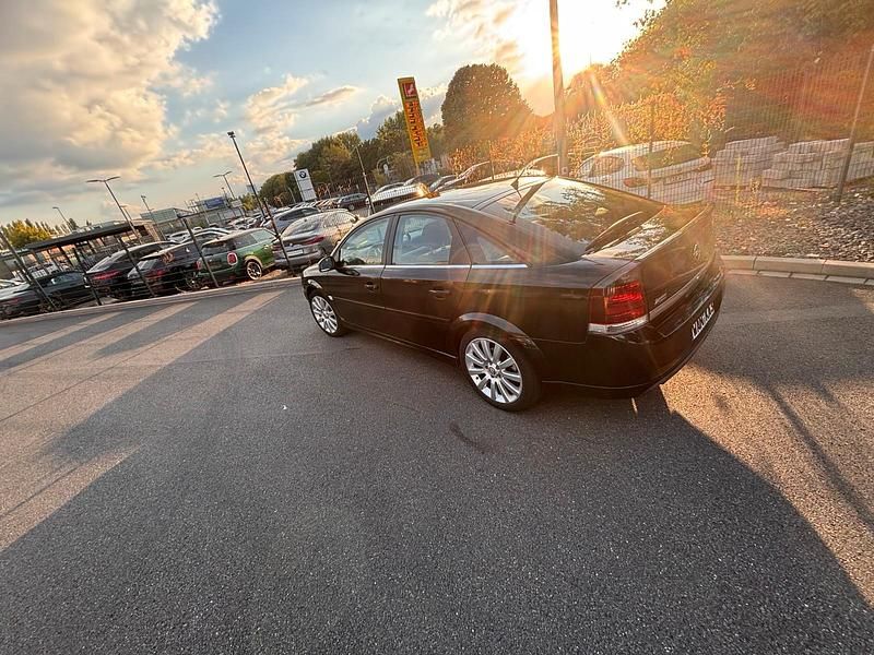 Schwarz Gebraucht 2003 Opel Vectra Limousine | 2.299 € (Etwas zu teuer) - Bild 1/4