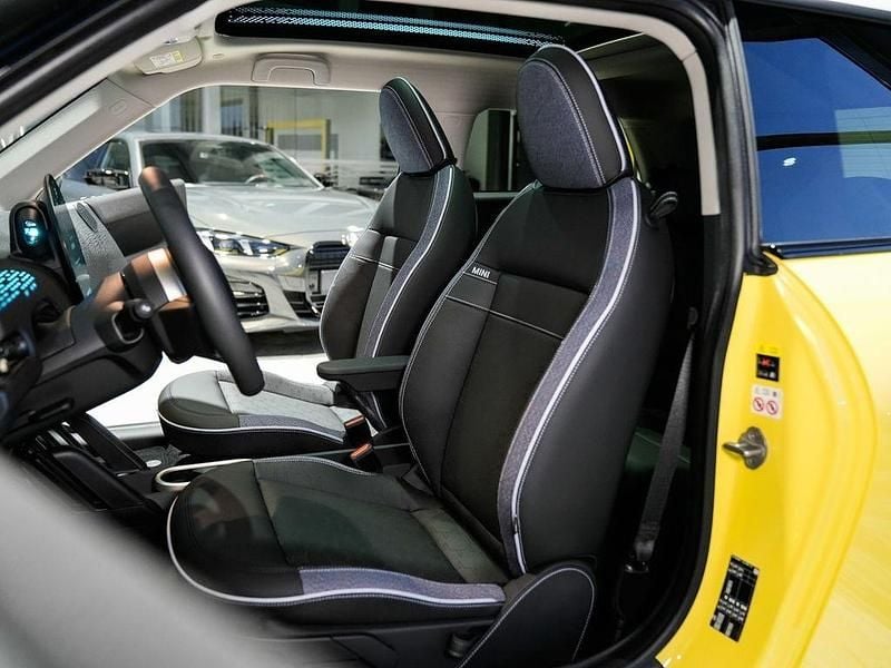 Gebraucht Mini Cooper SE Classic 160 kW (218 PS) 2024 Sunny side yellow Kleinwagen