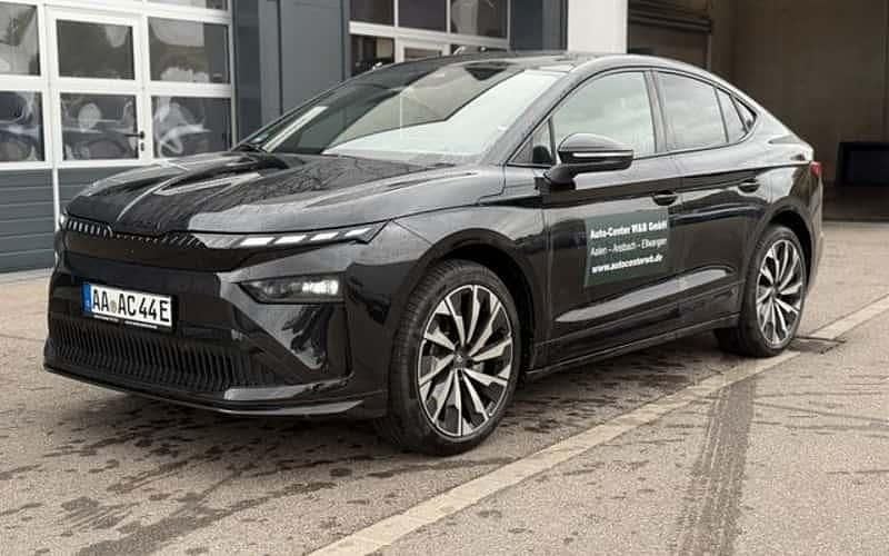 Schwarz Gebraucht 2025 Skoda Enyaq iV SportLine SUV | 49.990 € (Guter Preis) - Bild 1/4