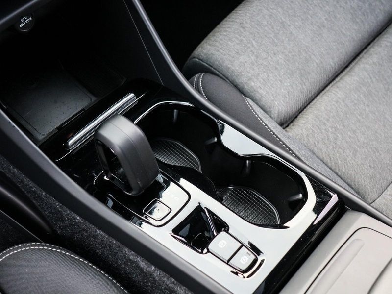 Gebraucht Volvo XC40 Plus 163 PS (119 kW) 2024 Weiß SUV