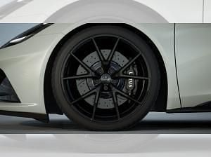 Neu Lotus Emira 405 PS (297 kW) 2026 Weiß (mist white metallic) Coupé