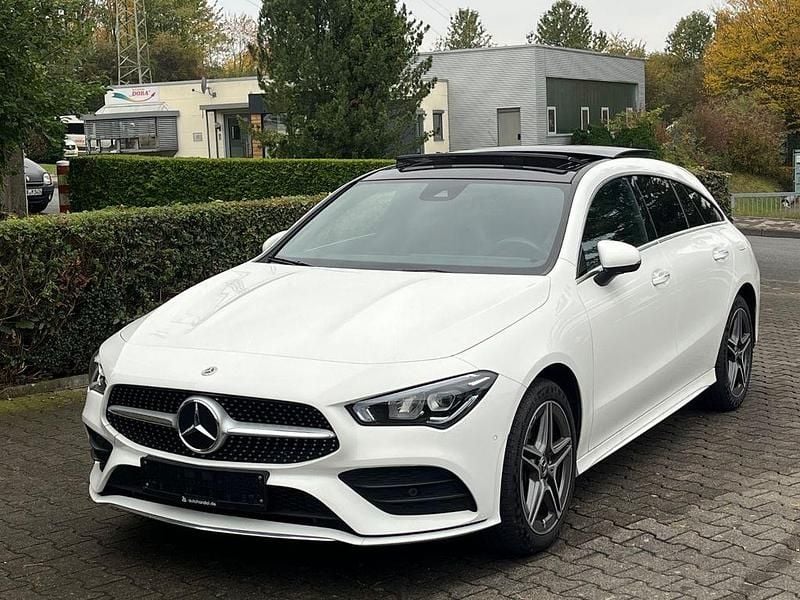 Weiß Gebraucht 2022 Mercedes CLA250e Shooting Brake AMG Kombi | 25.600 € (Fairer Preis) - Bild 1/4