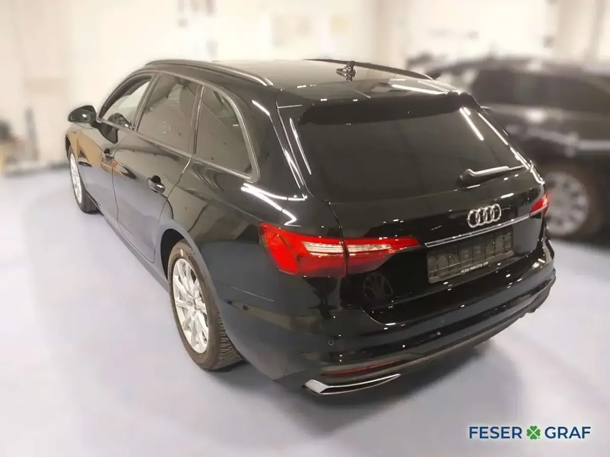 Gebraucht Audi A4 150 PS (110 kW) 2022 Mythosschwarz metallic Kombi