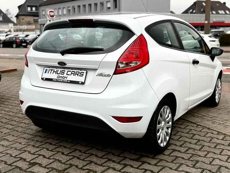 Gebraucht Ford Fiesta Ambiente 60 PS (44 kW) 2012 Weiß Kleinwagen
