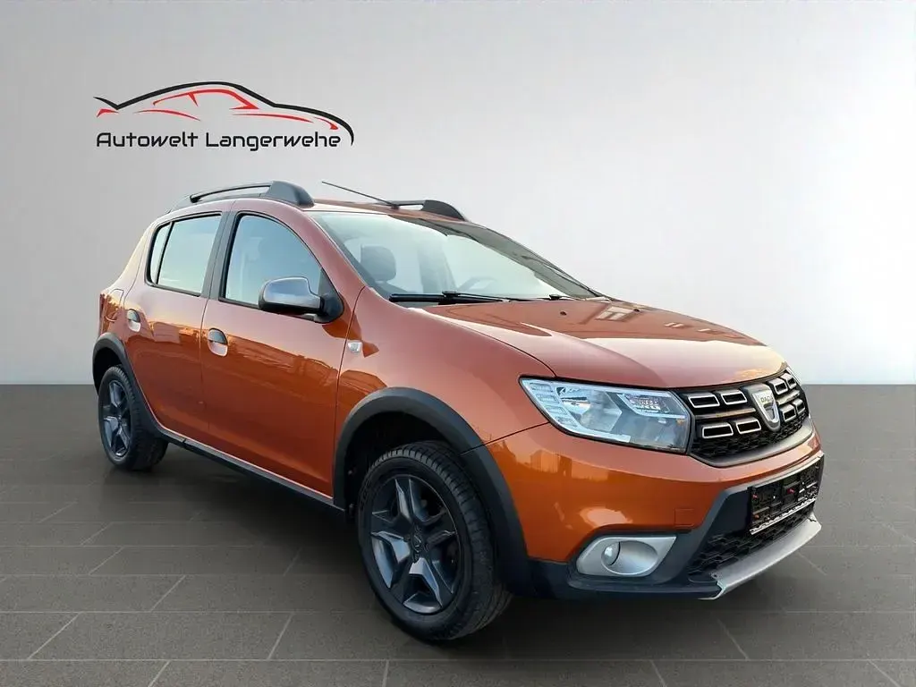 Gebraucht Dacia Sandero Celebration 90 PS (66 kW) 2017 Orange SUV