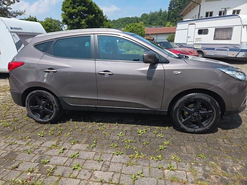 Braun Gebraucht 2012 Hyundai ix35 Premium SUV | 6.500 € (Superpreis) - Bild 1/4