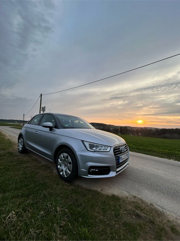 Silber Gebraucht 2017 Audi A1 Sportback Sport Kleinwagen | 10.600 € (Fairer Preis) - Bild 1/4