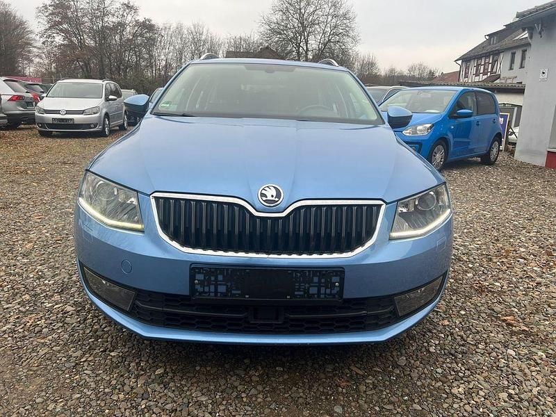 Modra denim/denim blau Gebraucht 2015 Skoda Octavia Elegance Kombi | 6.900 € (Guter Preis) - Bild 1/4