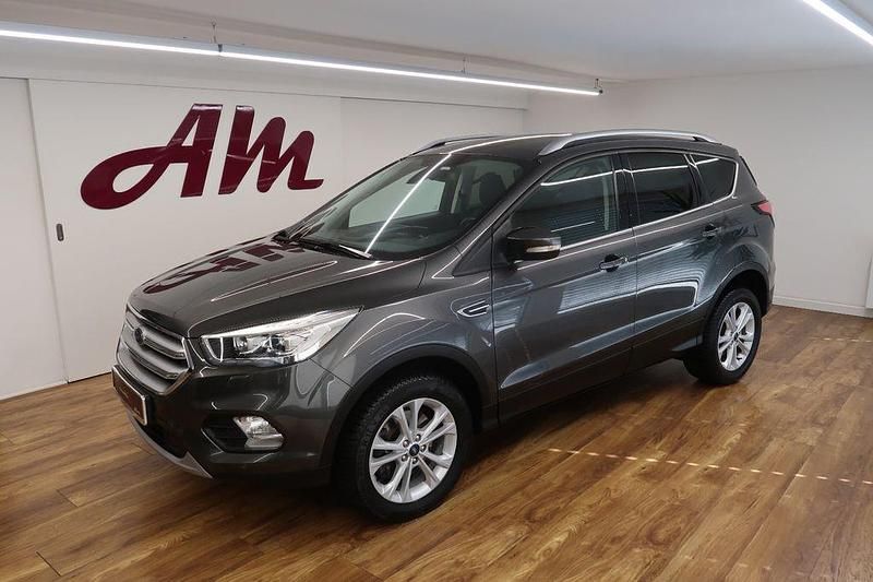 Grau Gebraucht 2019 Ford Kuga Titanium SUV | 19.800 € (Fairer Preis) - Bild 1/4