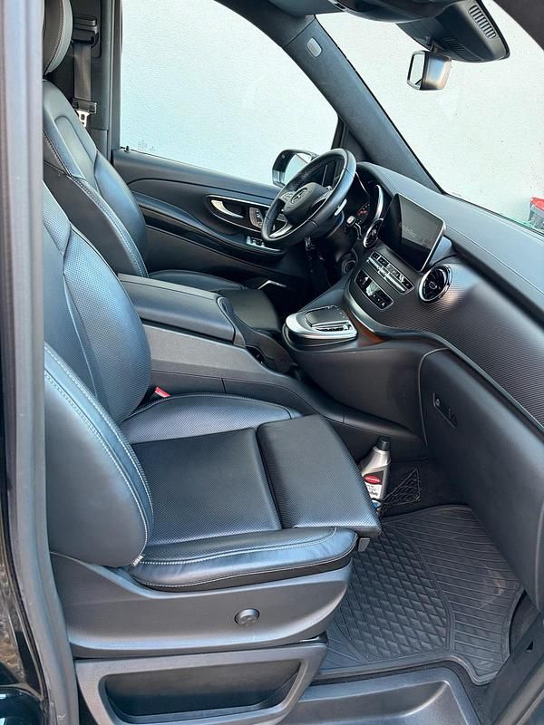 Gebraucht Mercedes V300 AMG line 237 PS (174 kW) 2022 Schwarz Van / Kleinbus