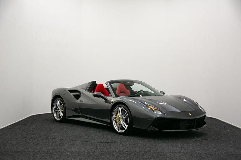 Gebraucht Ferrari 488 669 PS (492 kW) 2018 Grau Cabrio