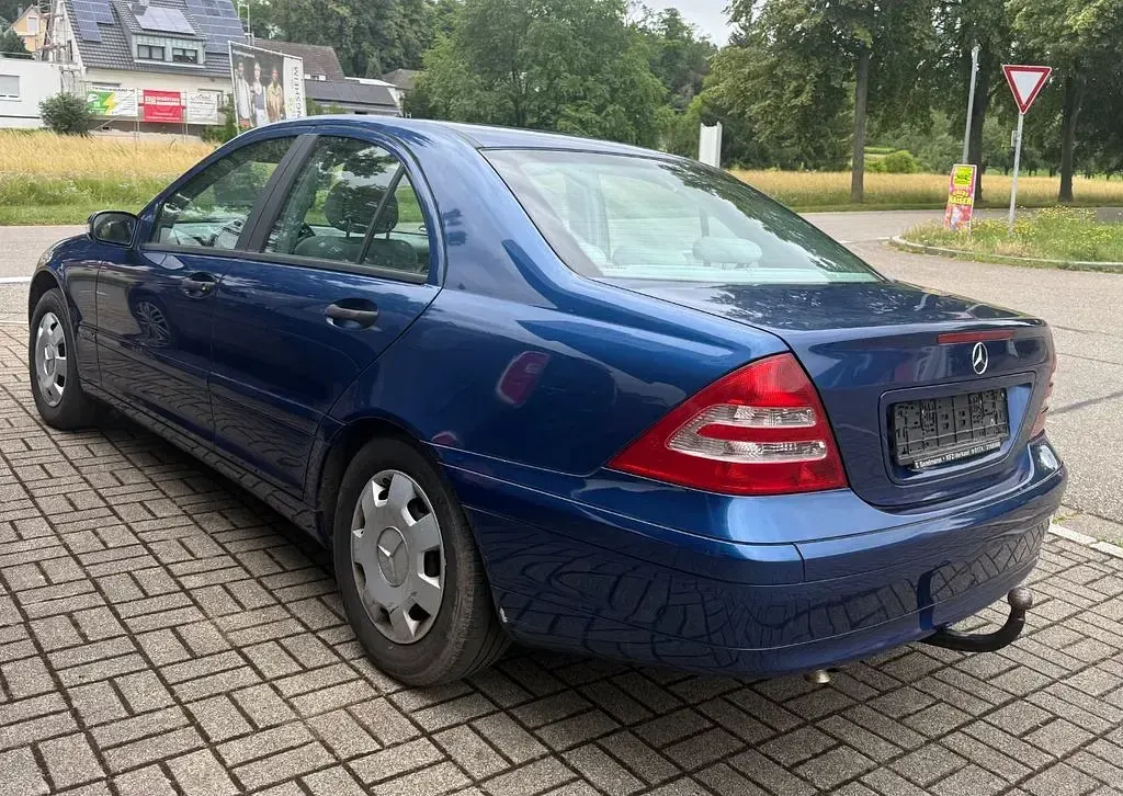 Gebraucht Mercedes C180 143 PS (105 kW) 2003 Blau Limousine