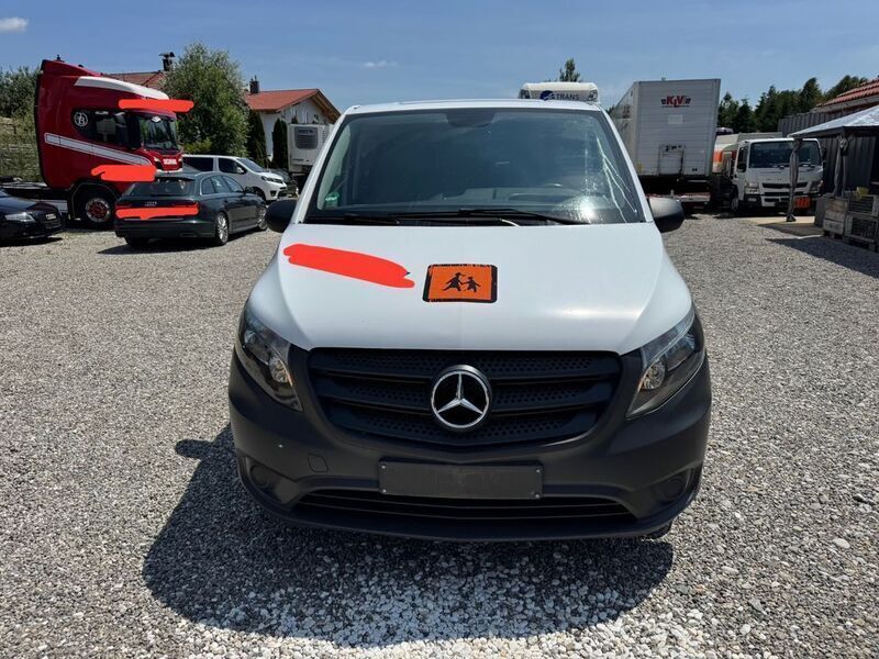 Weiß Gebraucht 2016 Mercedes Vito Van / Kleinbus | 14.000 € - Bild 1/4