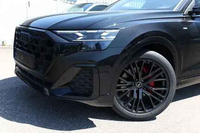 Neu Audi Q8 S-Line 286 PS (210 kW) 2026 Mythosschwarz metallic mythosschwarz metallic SUV