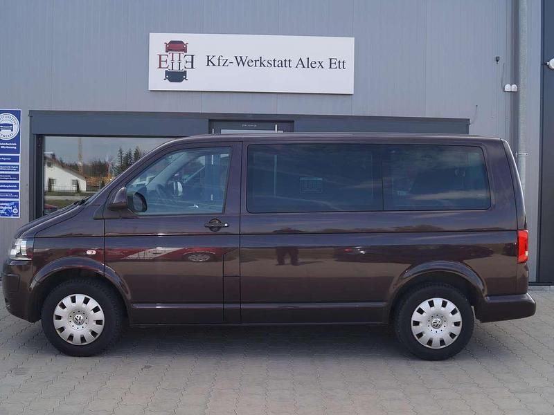 Gebraucht VW T5 Comfortline 140 PS (102 kW) 2013 Dark wood perleffekt Van