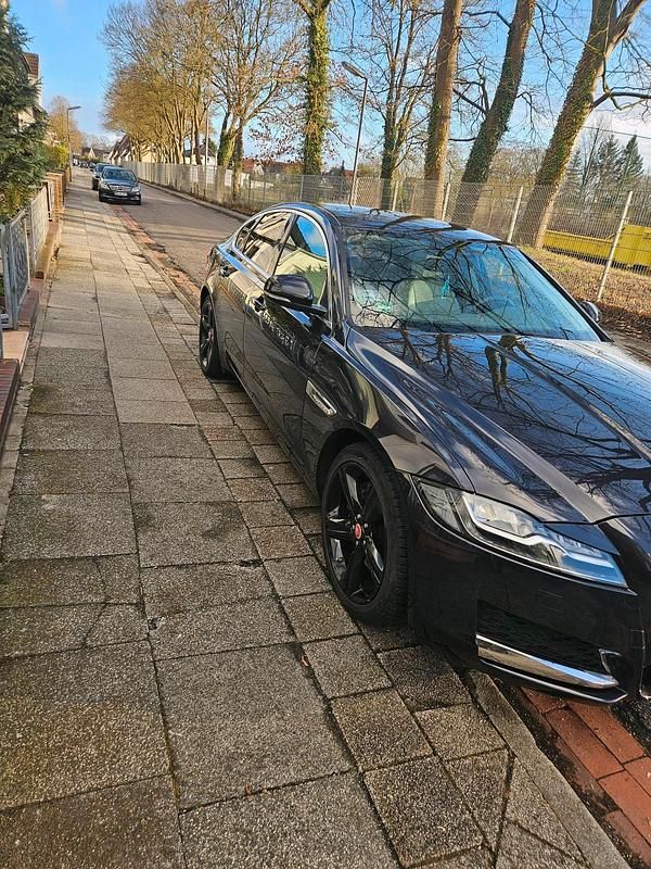 Gebraucht Jaguar XF 180 PS (132 kW) 2016 Schwarz Limousine
