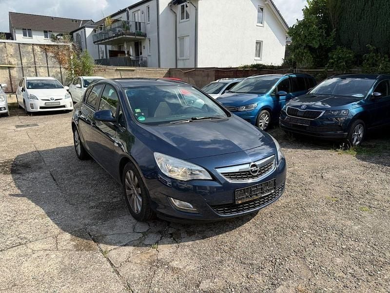 Blau Gebraucht 2012 Opel Astra Design Edition Limousine | 3.990 € (Guter Preis) - Bild 1/4