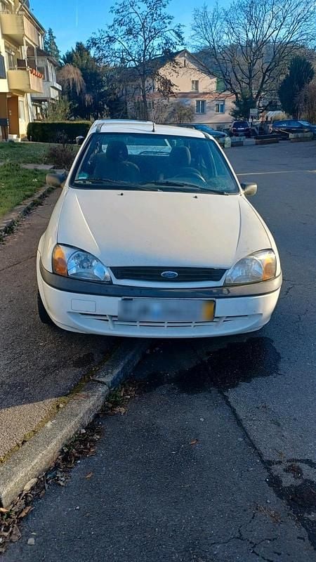 Weiß Gebraucht 2000 Ford Fiesta Kleinwagen | 500 € (Superpreis) - Bild 1/4