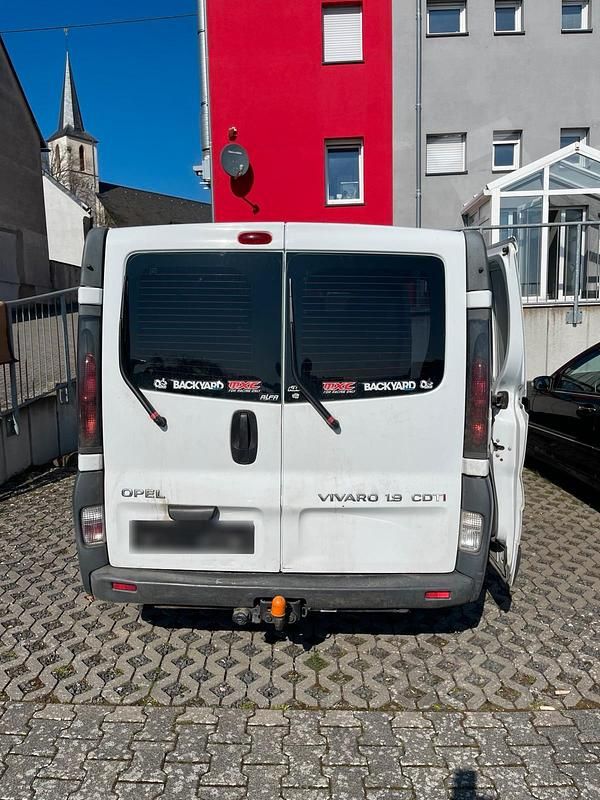 Gebraucht Opel Vivaro 100 PS (73 kW) 2006 Weiß Van / Kleinbus